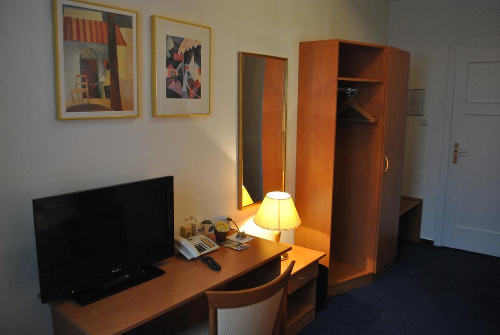 Hotel Am Kornmarkt Heidelberg Chambre photo